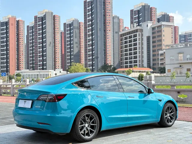 Tesla Model 3 — Фото автомобиля 9