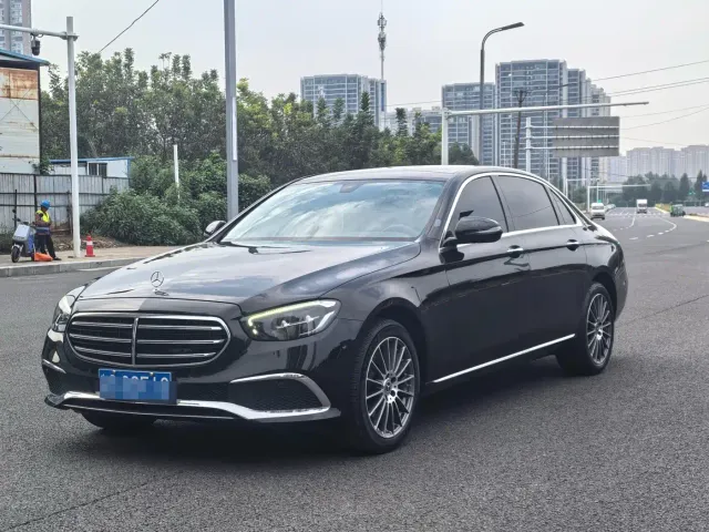 Mercedes-Benz E-Class — Фото автомобиля 16