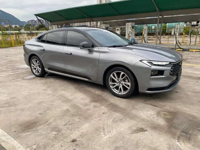 Ford Mondeo — Фото автомобиля 3
