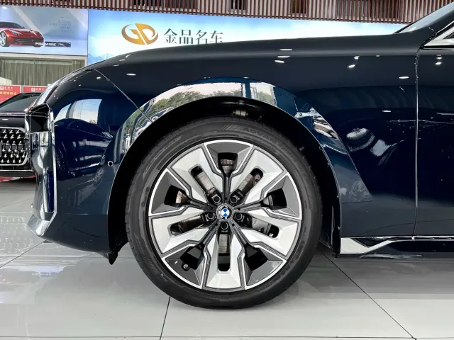 BMW 7 Series — Фото автомобиля 25