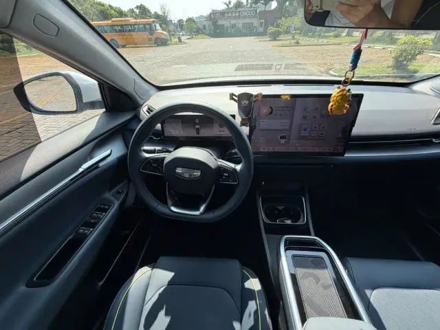 Geely Geometry G6 — Фото автомобиля 9