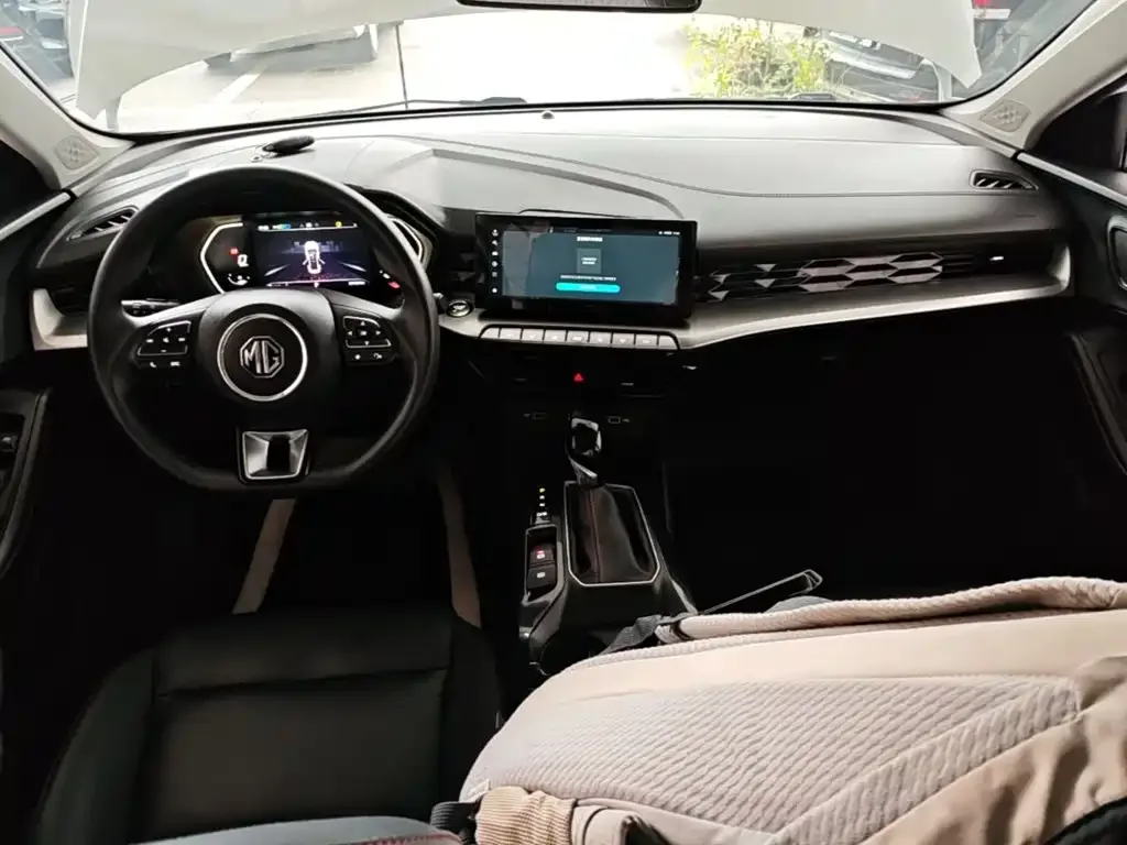 MG MG5 2022 180DVVT CVT Youth Luxury Edition — Фото автомобиля 9