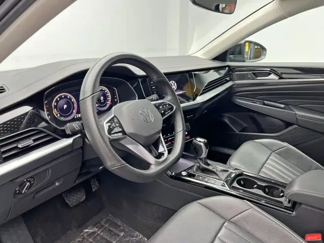 Volkswagen Passat — Фото автомобиля 13