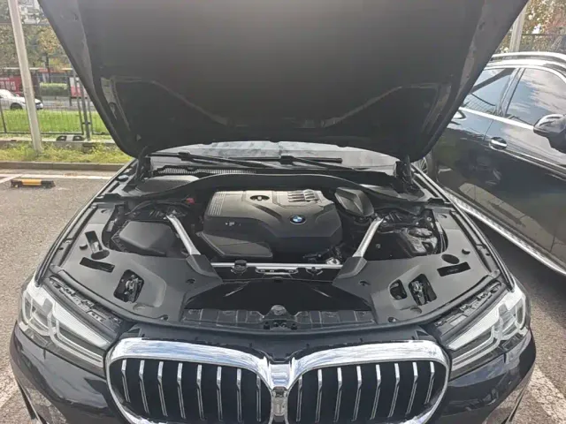 BMW 5 Series — Фото автомобиля 24