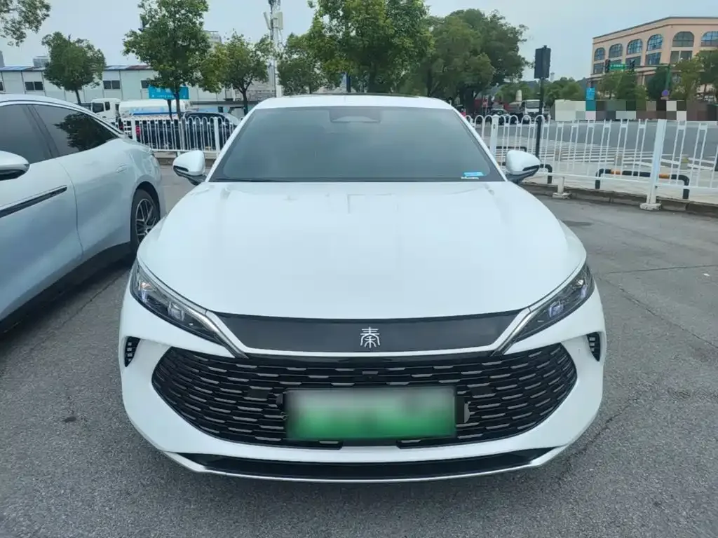 BYD Qin L 2025 DM-i Smart Drive Edition 120KM Surpassing — Фото автомобиля 2