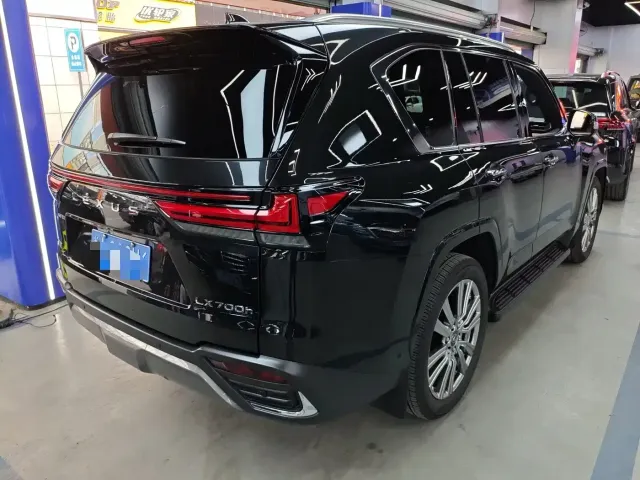 Lexus Lexus LX 2025 700h VIP World Edition — Фото автомобиля 2