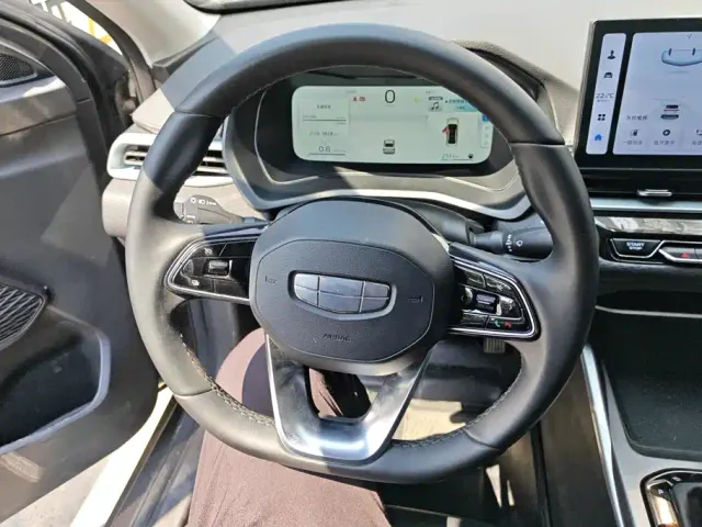 Geely Emgrand — Фото автомобиля 15