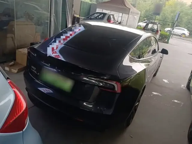 Tesla Model 3 — Фото автомобиля 6
