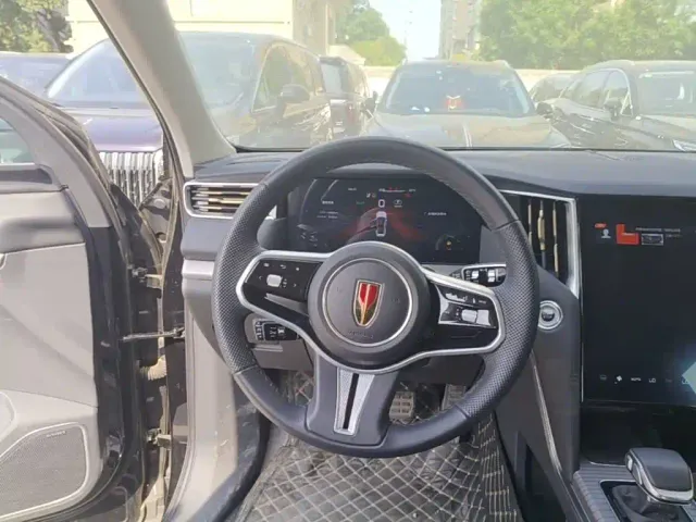 Hongqi HS7 PHEV — Фото автомобиля 10