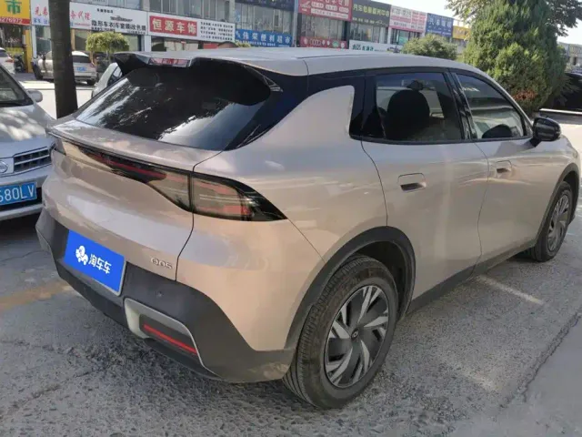 Changan Qiyuan Q05 — Фото автомобиля 3