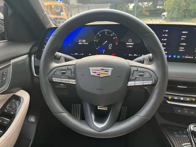 Cadillac CT5 — Фото автомобиля 15