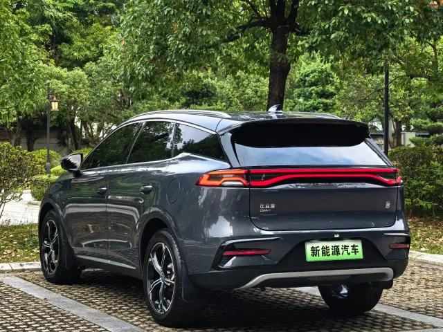 BYD Tang — Фото автомобиля 9
