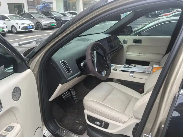 Li Auto L8 — Фото автомобиля 5