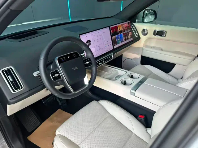 Li Auto L6 — Фото автомобиля 11