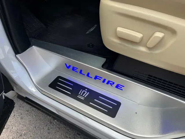 Toyota Vellfire — Фото автомобиля 12