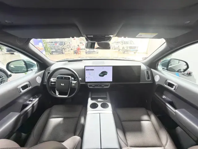 Li Auto L8 — Фото автомобиля 6