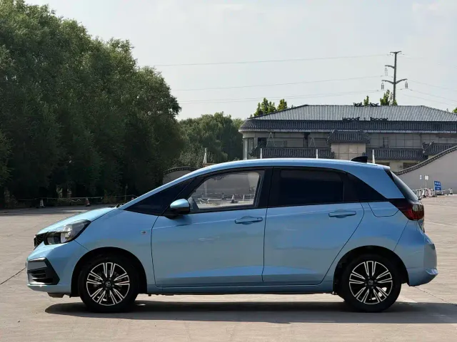 Honda Fit — Фото автомобиля 3
