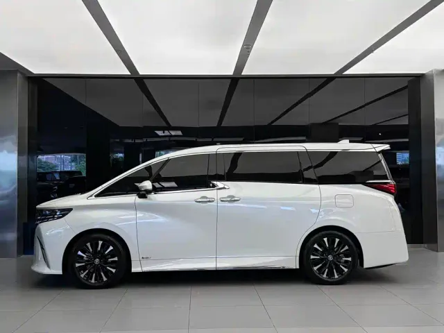 Toyota Alphard — Фото автомобиля 3
