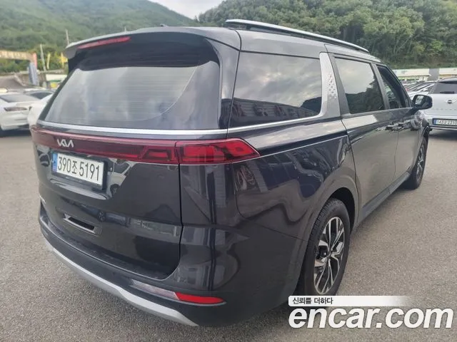 Kia Carnival Generation 4 — Фото автомобиля 3