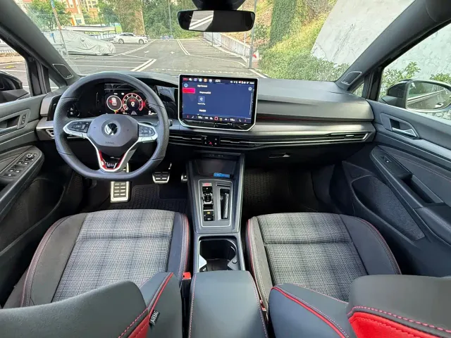 Volkswagen Golf GTI — Фото автомобиля 10