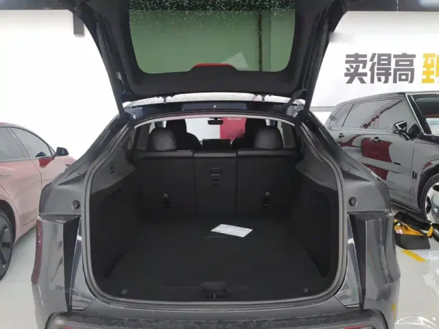 Tesla Model Y — Фото автомобиля 18