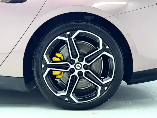 Xiaomi SU7 — Фото автомобиля 8