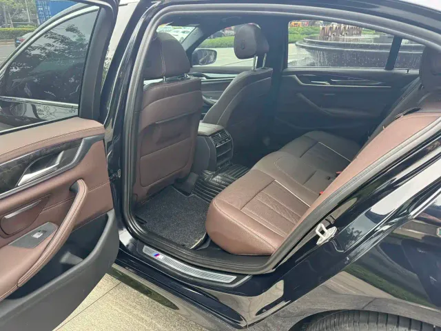 BMW 5 Series — Фото автомобиля 10