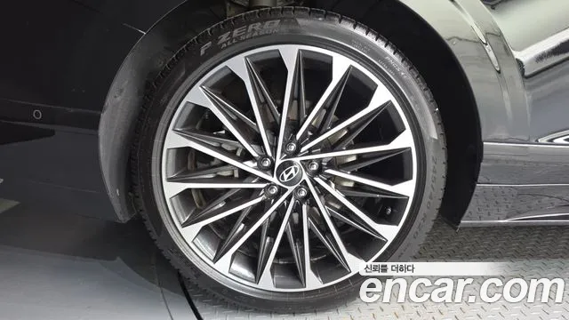 Hyundai Grandeur Grandeur (GN7) 3.5 Бензин 4WD — Фото автомобиля 3