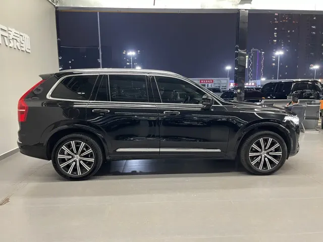 Volvo XC90 — Фото автомобиля 7