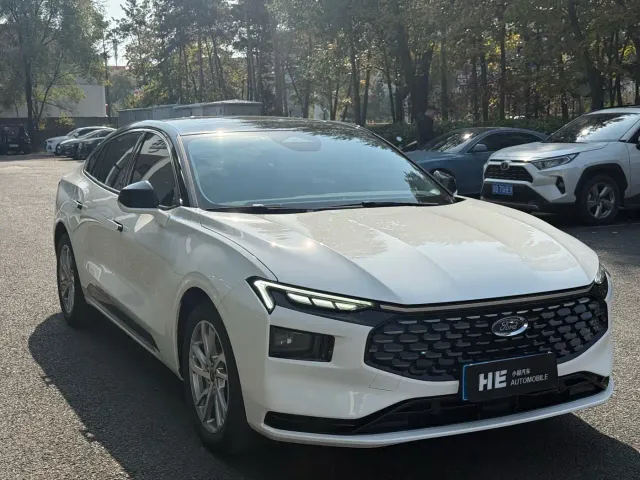 Ford Mondeo — Фото автомобиля 3