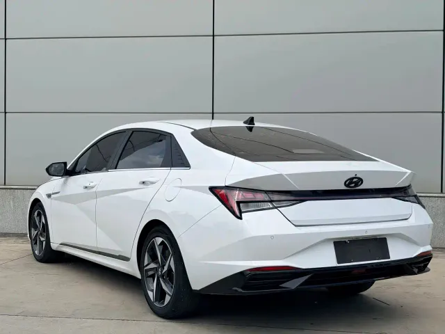 Hyundai Elantra — Фото автомобиля 4