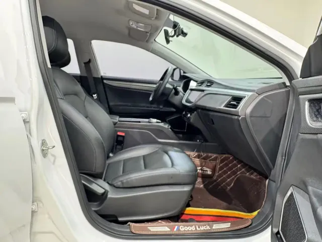 Geely Emgrand — Фото автомобиля 10