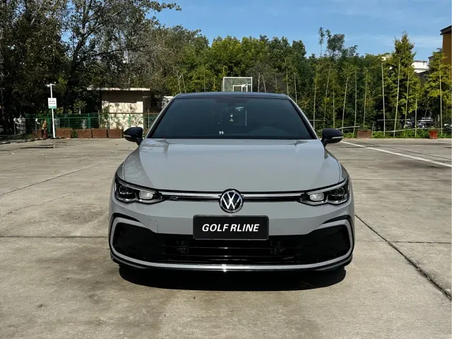 Volkswagen Golf — Фото автомобиля 2