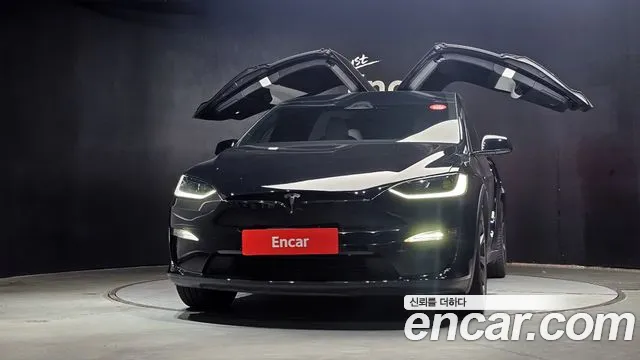 Tesla Model X — Фото автомобиля 3