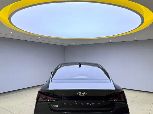 Hyundai Elantra — Фото автомобиля 5
