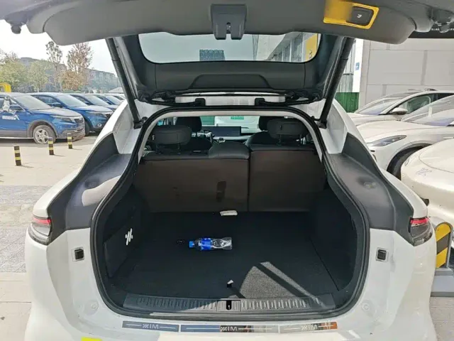 IM Motors LS6 — Фото автомобиля 18