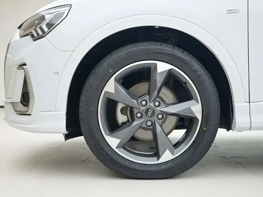 Audi Audi Q3 2024 35 TFSI Fashion Sport — Фото автомобиля 14