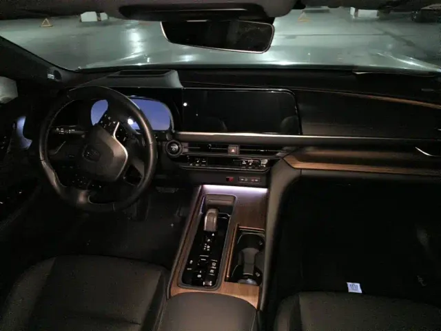 Toyota Crown — Фото автомобиля 12