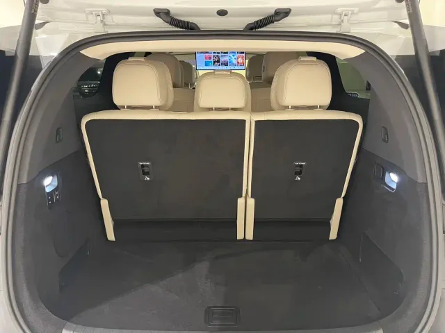 Li Auto MEGA — Фото автомобиля 15