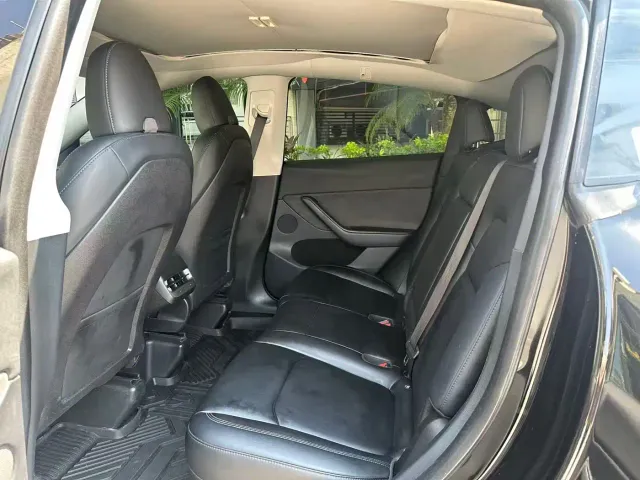 Tesla Model Y — Фото автомобиля 11