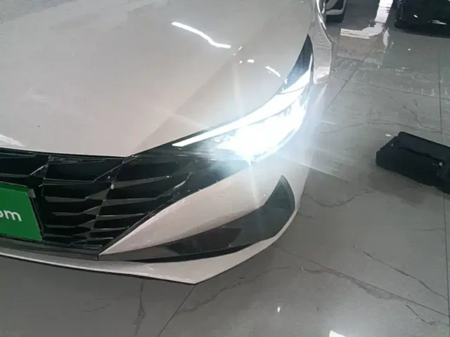 Hyundai Elantra — Фото автомобиля 23