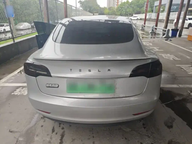 Tesla Model 3 — Фото автомобиля 5