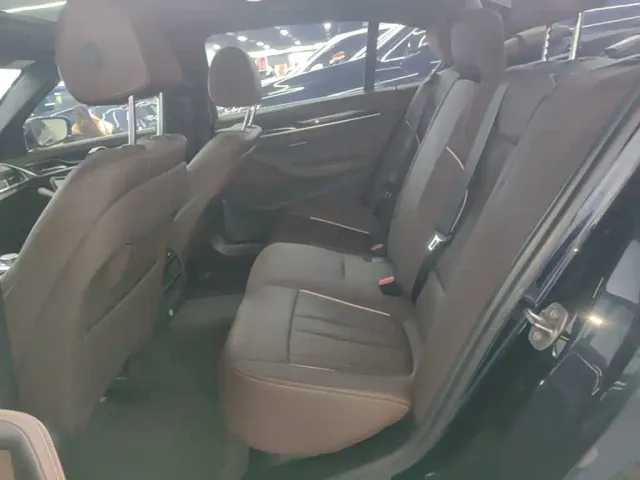 BMW 5 Series — Фото автомобиля 16