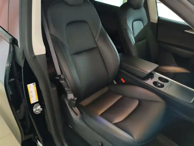 Tesla Model Y — Фото автомобиля 24
