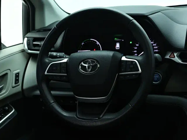 Toyota Granvia — Фото автомобиля 16