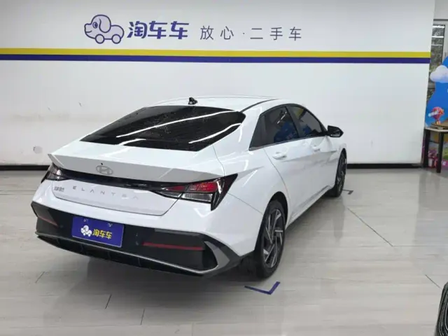 Hyundai Elantra — Фото автомобиля 3