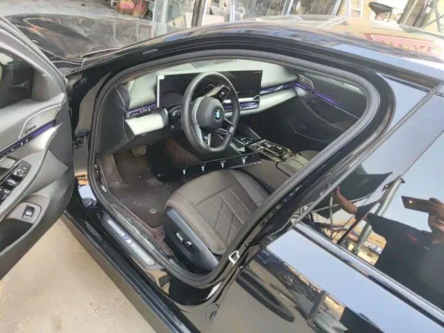 BMW 5 Series — Фото автомобиля 6
