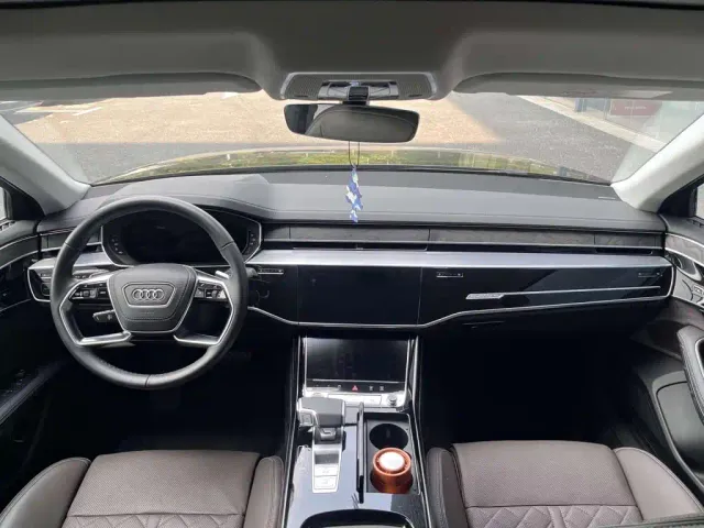 Audi A8 — Фото автомобиля 6