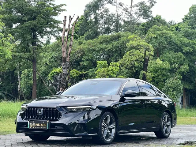 Фотография автомобиля — Honda Inspire Hybrid