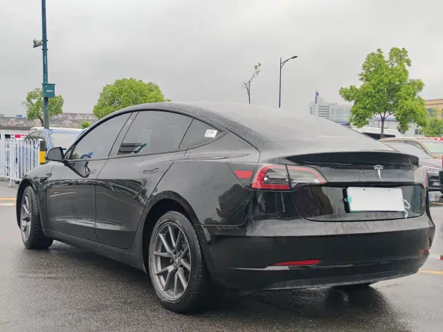 Tesla Model 3 — Фото автомобиля 6